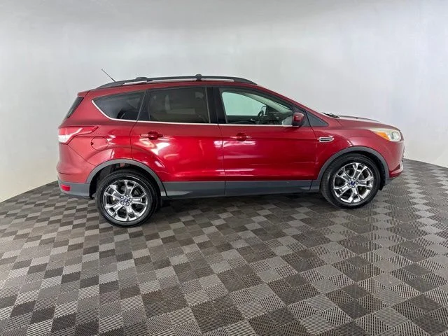 Used 2013 Red Ford SE image 4