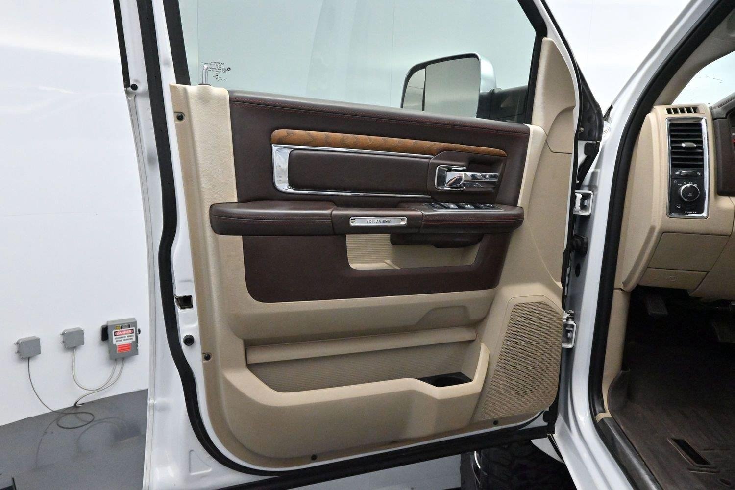Used 2018 Bright White Clearcoat Ram Laramie Longhorn image 9