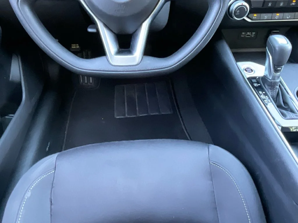 Used 2025 White Nissan 2.5 SV image 18