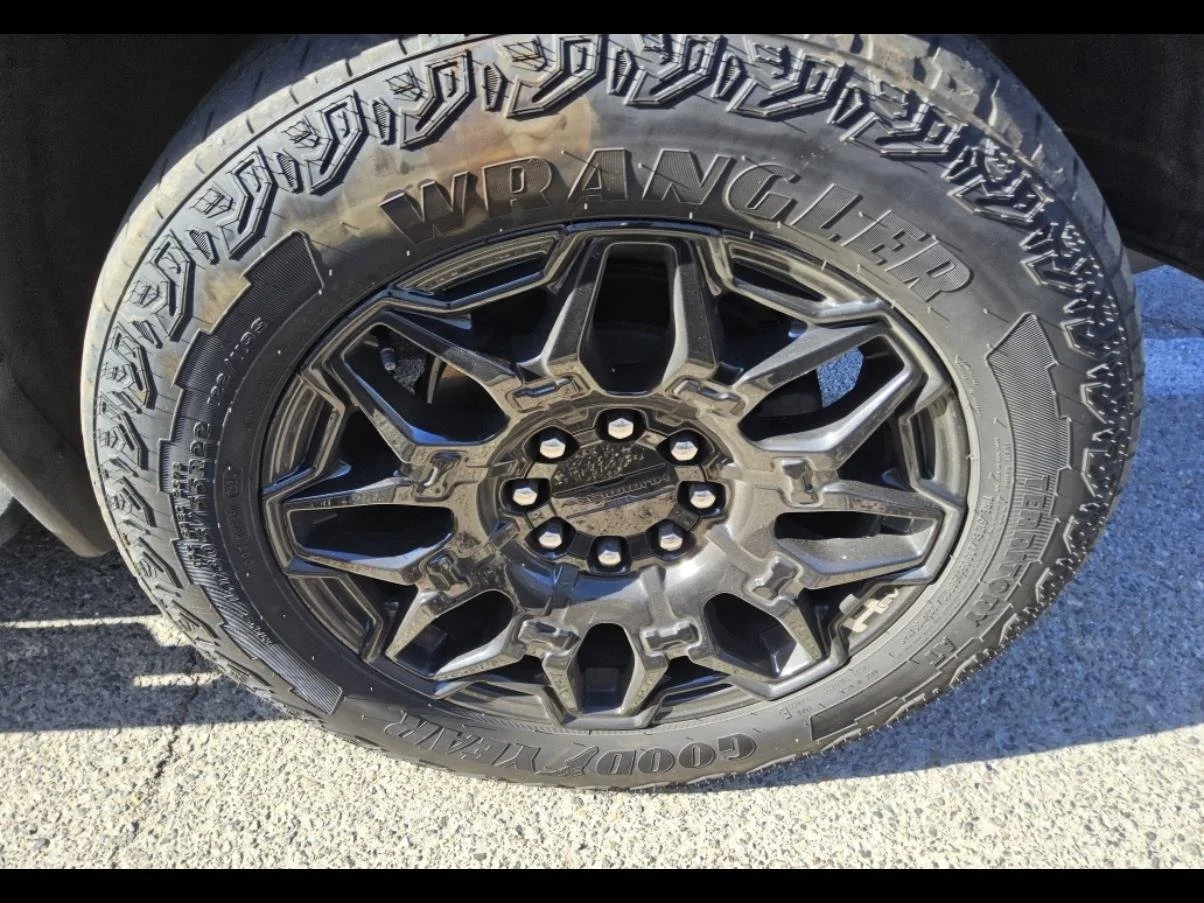 Used 2025 Void Black GMC 2X image 8