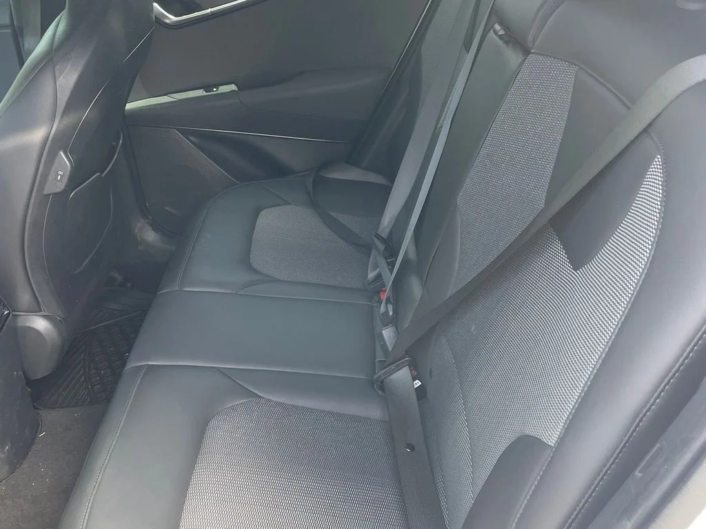 Used 2023 White Kia EX image 19