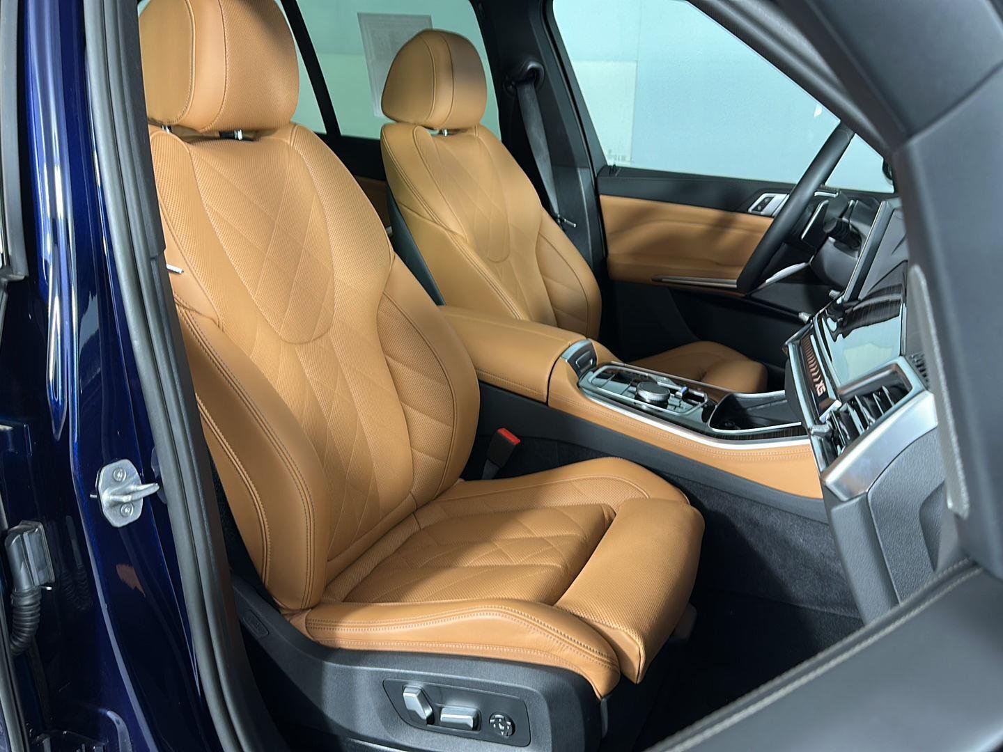 New 2026 Tanzanite Blue II Metallic BMW xDrive40i image 9