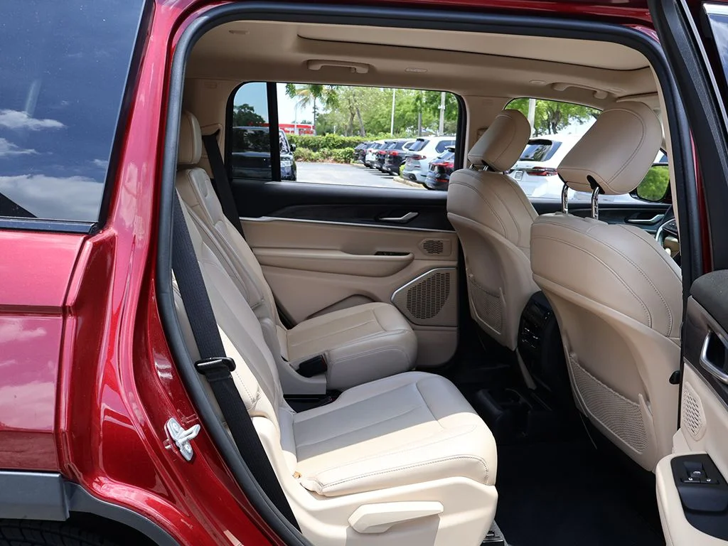 Used 2022 Red Jeep Limited image 39