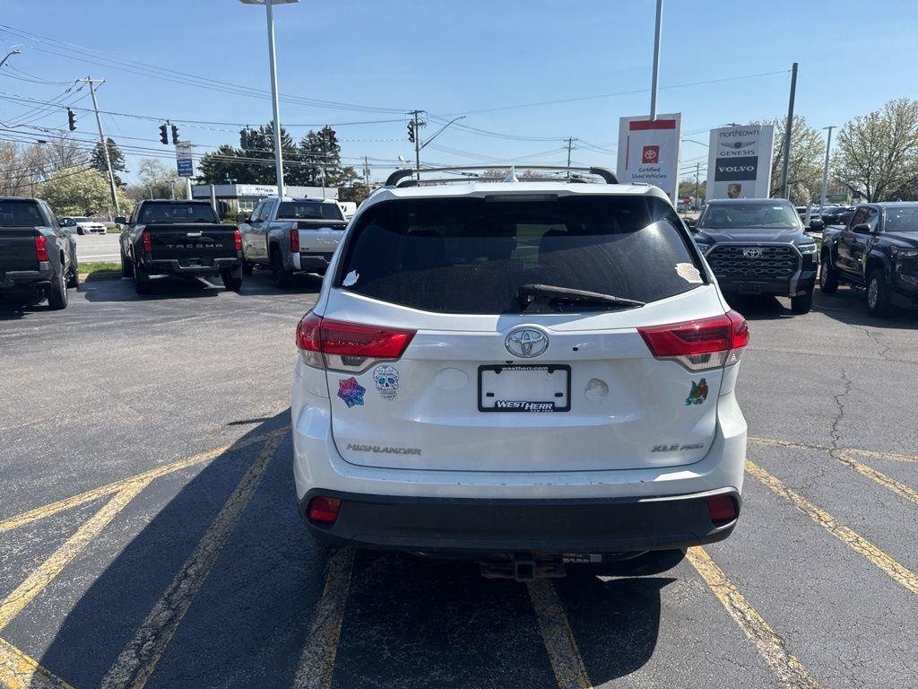 Used 2018 Blizzard Pearl Toyota XLE image 7