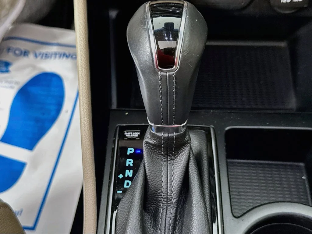 Used 2017 Winter White Hyundai Limited image 22