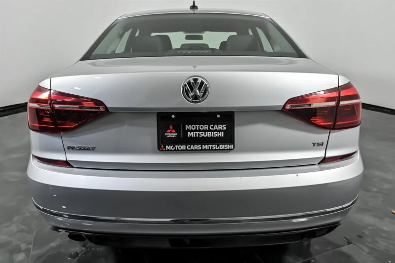 Used 2018 Reflex Silver Metallic Volkswagen 2.0T R-Line image 8