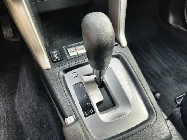 Used 2018 Silver Subaru 2.5i Premium image 23
