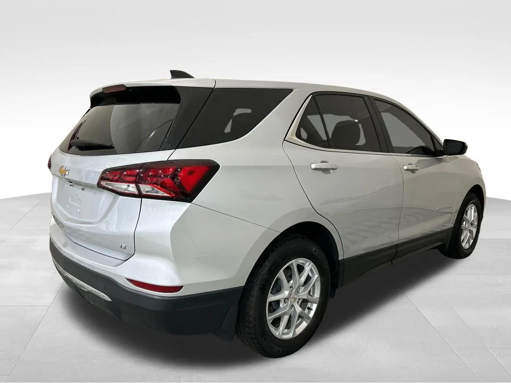 Used 2022 Silver Ice Metallic Chevrolet LT image 5