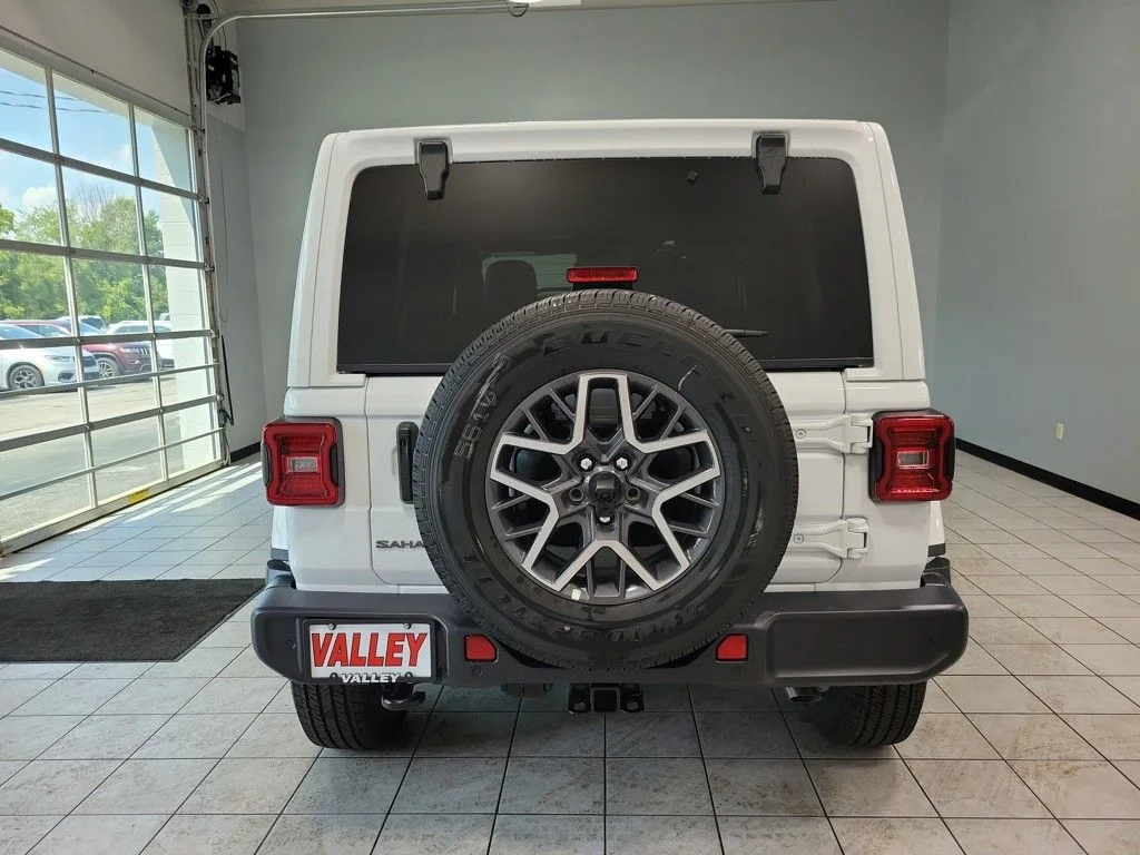 New 2025 Bright White Clear-Coat Exterior Paint Jeep Sahara image 6