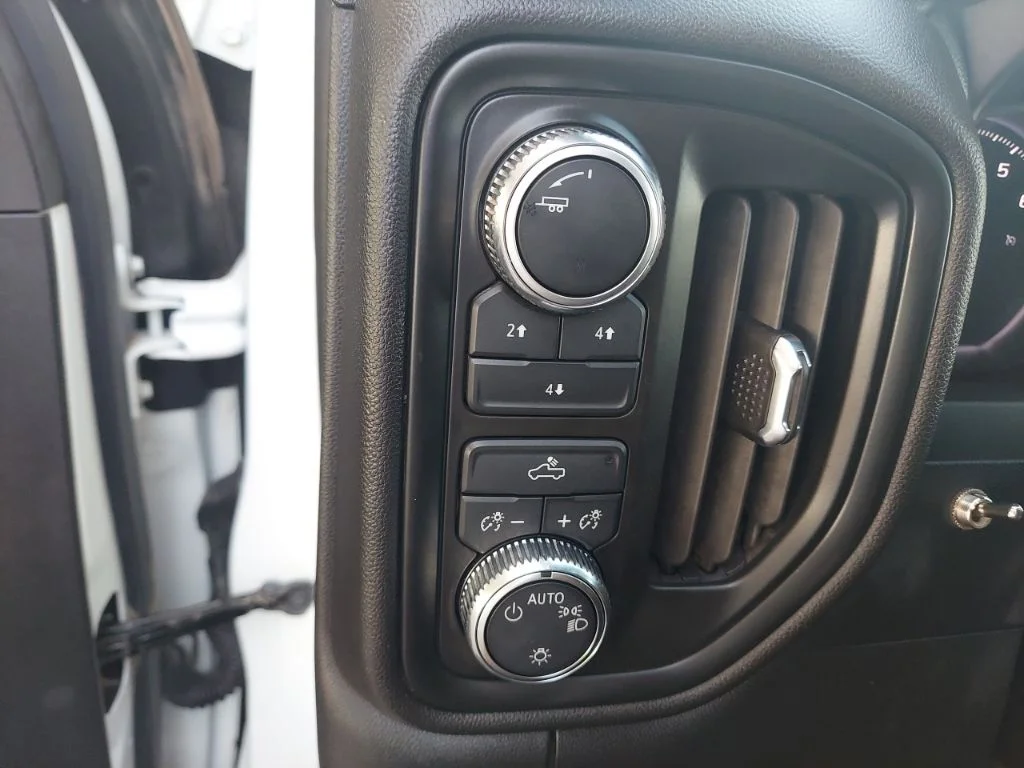 Used 2023 White GMC Pro image 21