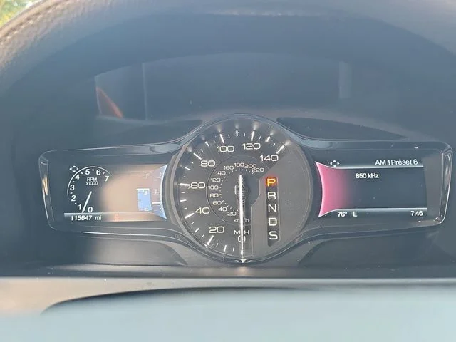Used 2015 Red Lincoln Base image 18