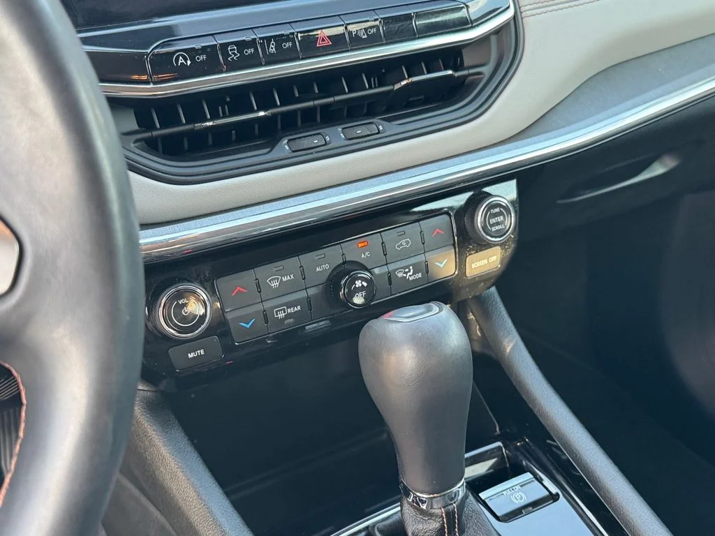 Used 2022 Gray Jeep Limited image 22