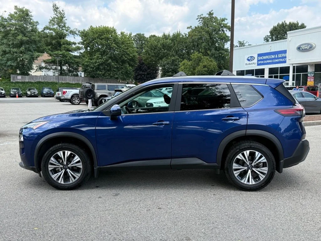 Used 2023 Blue Nissan SV image 5
