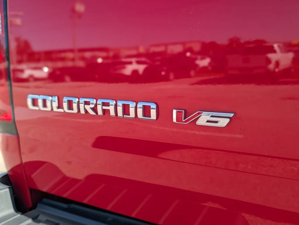 Used 2020 Red Chevrolet Z71 image 13