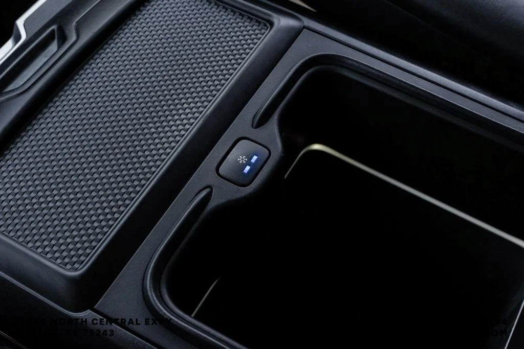 Certified Used 2024 SV Bespoke Match to Sample in Gloss Finish Land Rover Autobiography image 26