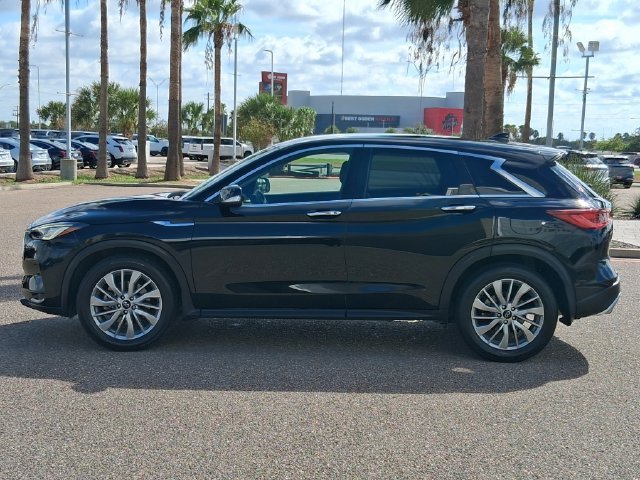 Used 2023 Black INFINITI PURE image 3