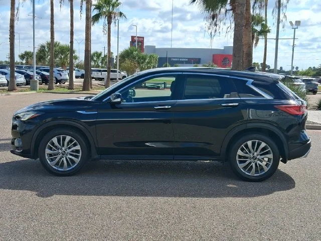 Used 2023 Black INFINITI PURE image 3