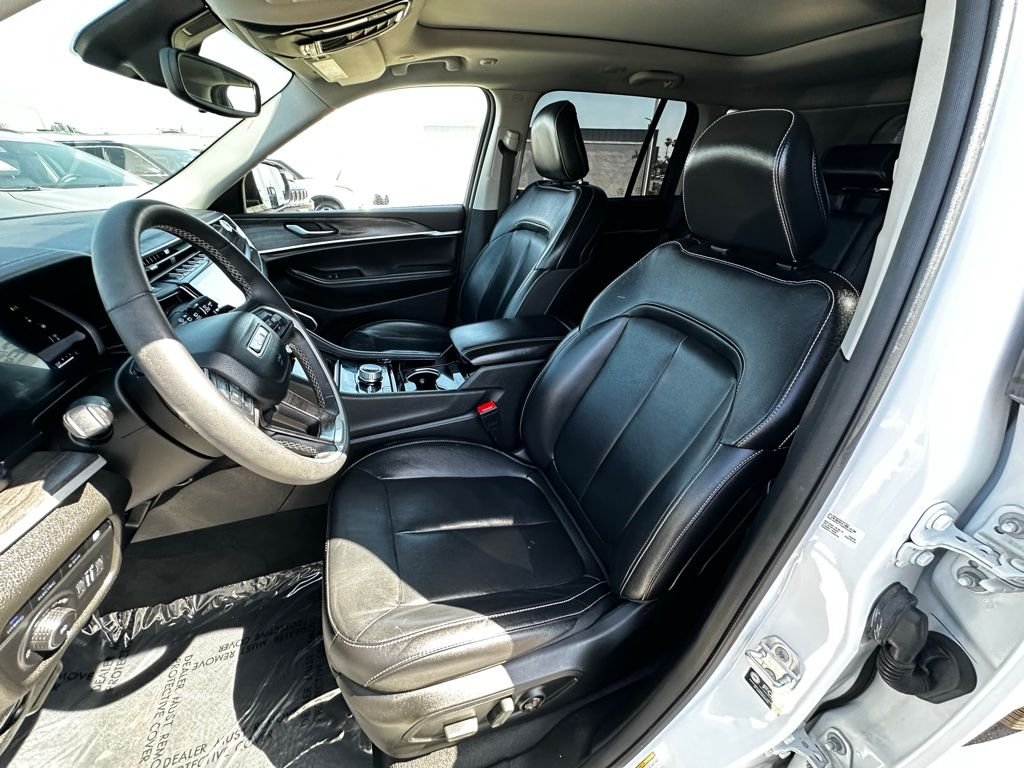 Used 2022 White Jeep 4xe image 11