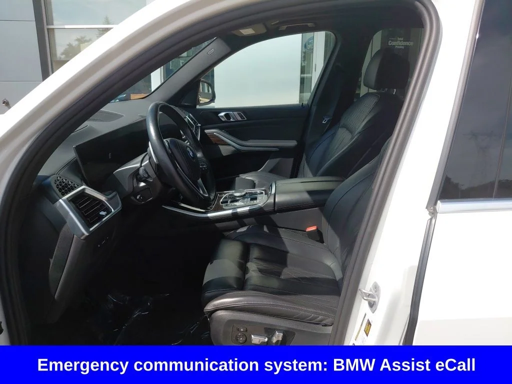 Used 2025 White BMW xDrive50e image 26
