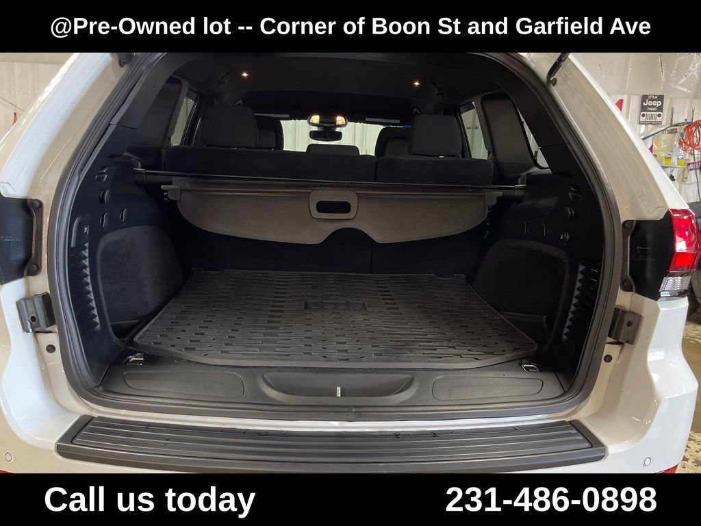 Used 2020 White Jeep Laredo image 22