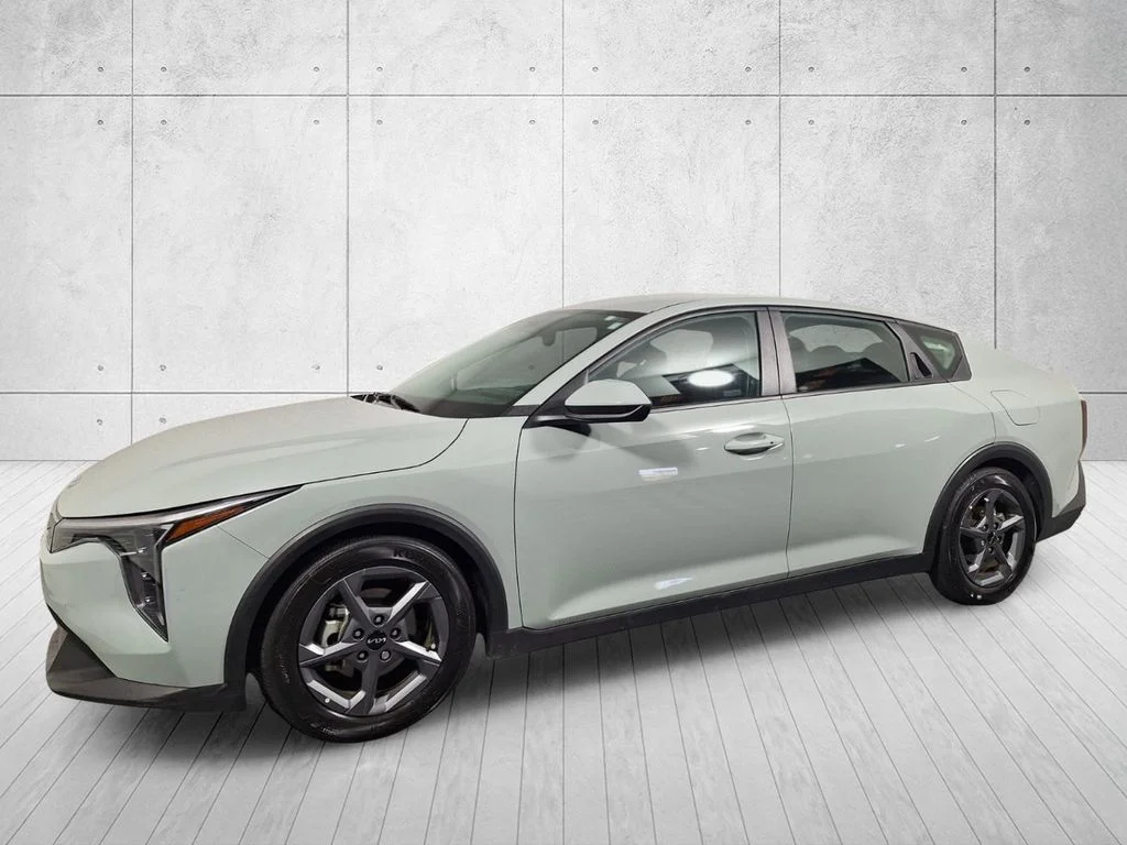 2025 Kia K4 LXS AT's photo