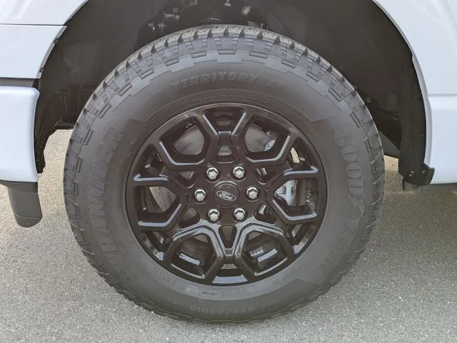 New 2026 Oxford White Ford XLT image 11