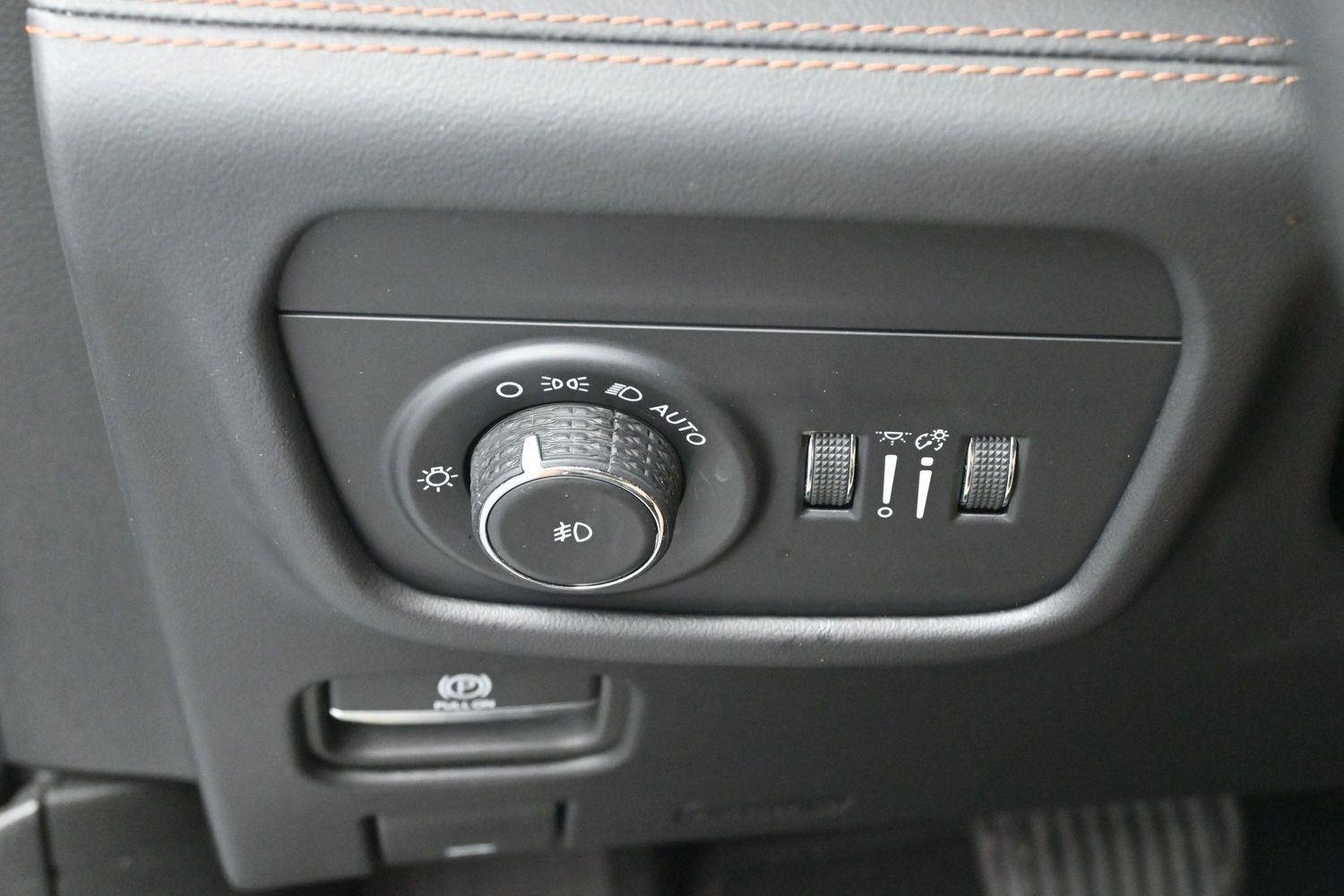 Used 2023 Silver Zynith Jeep Summit Reserve image 30