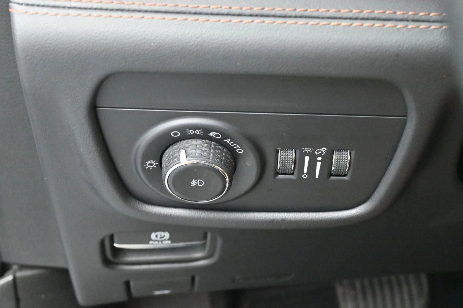 Used 2023 Silver Zynith Jeep Summit Reserve image 30