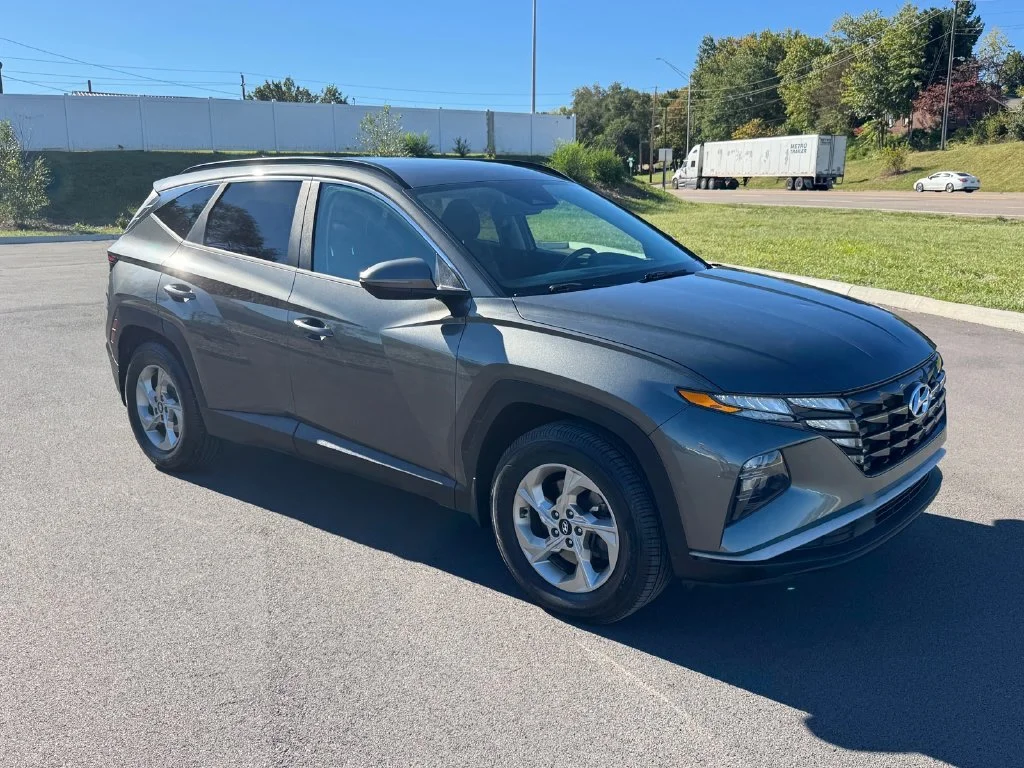 Used 2022 Gray Hyundai SEL image 2