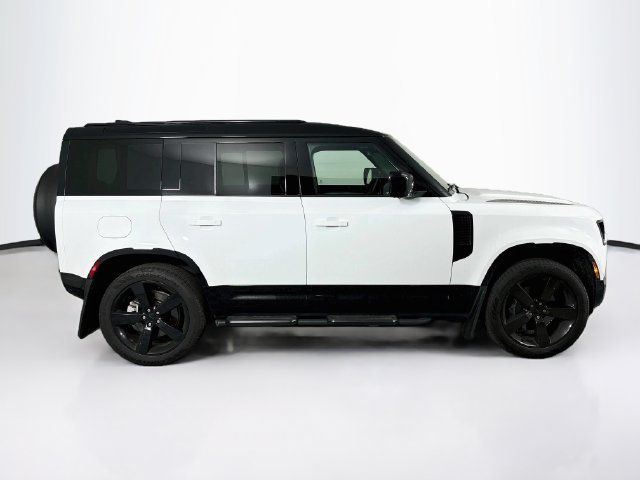 New 2026 White Land Rover X-Dynamic SE image 4