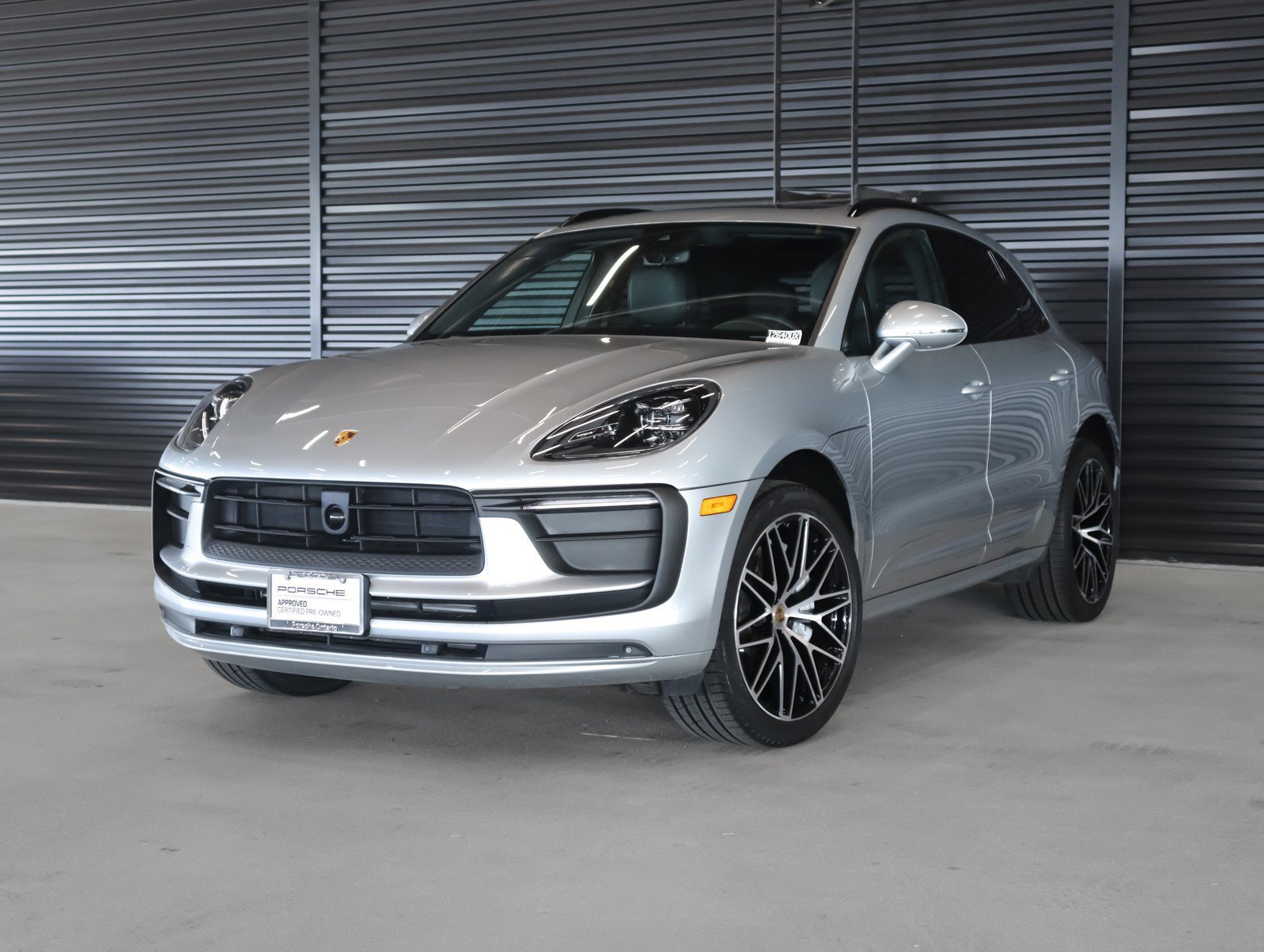 2023 Porsche Macan T's photo