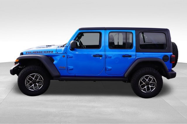 Used 2025 Hydro Blue Pearlcoat Jeep Rubicon image 9