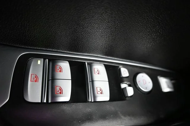 Used 2021 Silver BMW sDrive30i image 27
