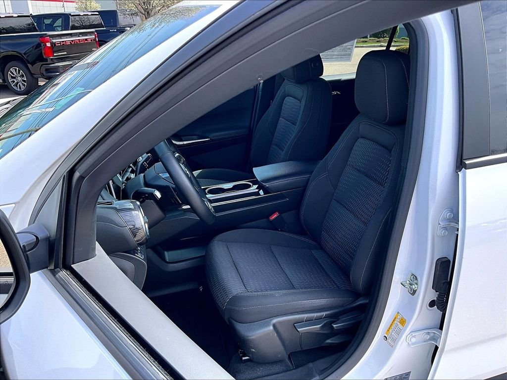 Used 2025 White Chevrolet LT image 10