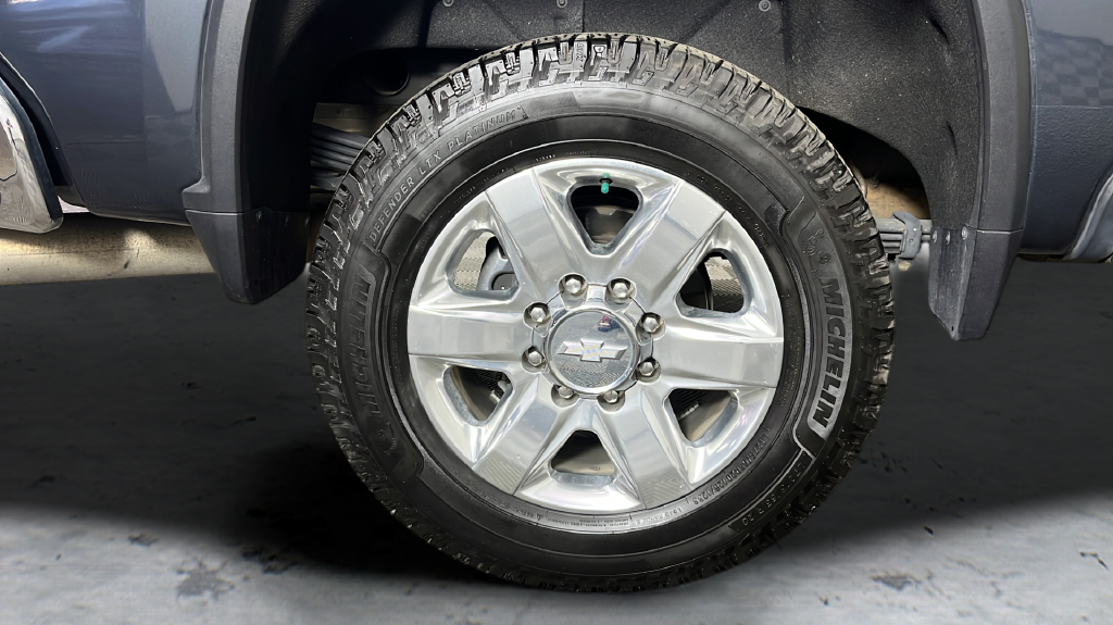 Used 2020 Shadow Gray Metallic Chevrolet LTZ image 42