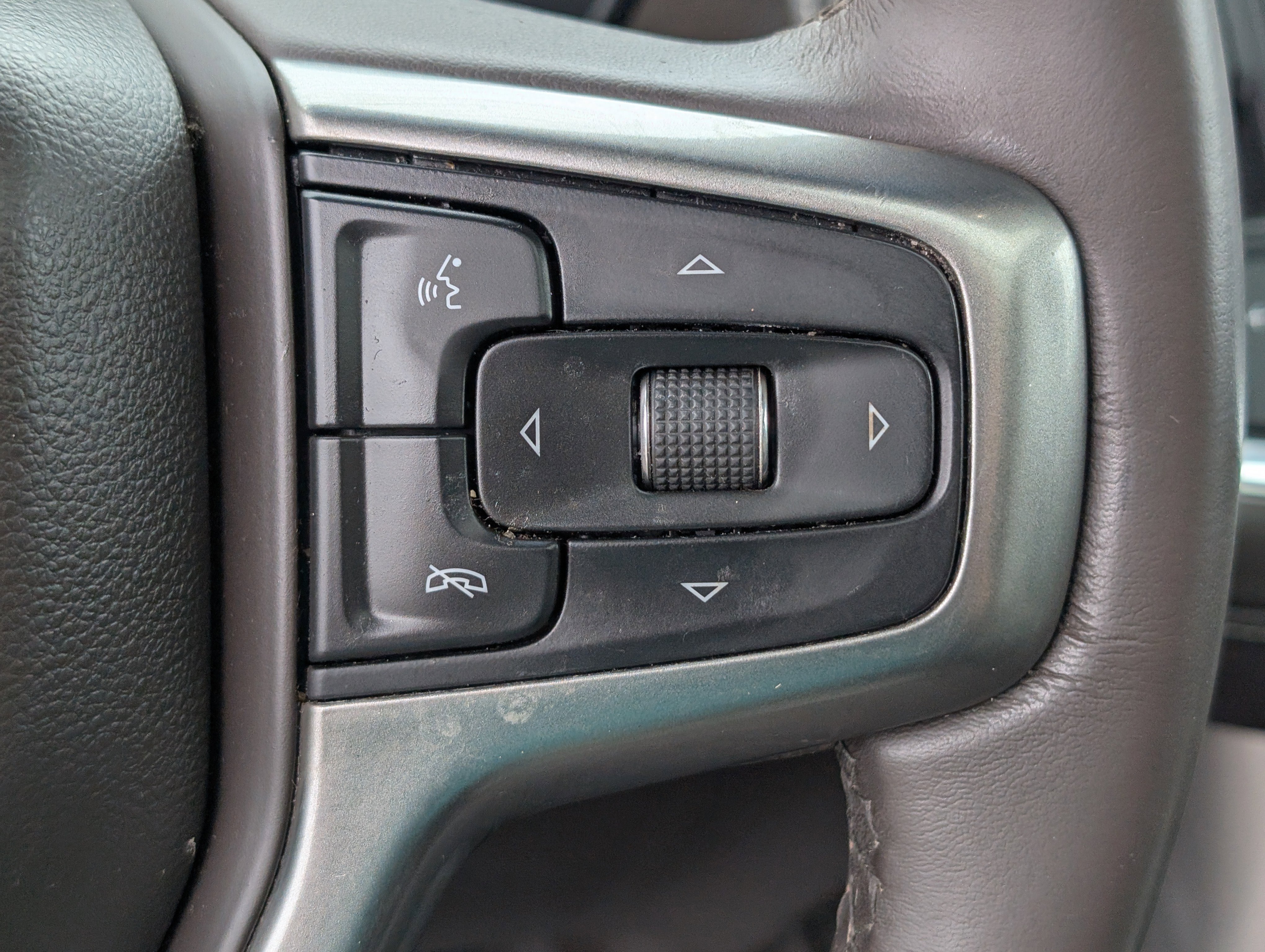 Used 2021 Satin Steel Metallic Chevrolet Z71 image 22
