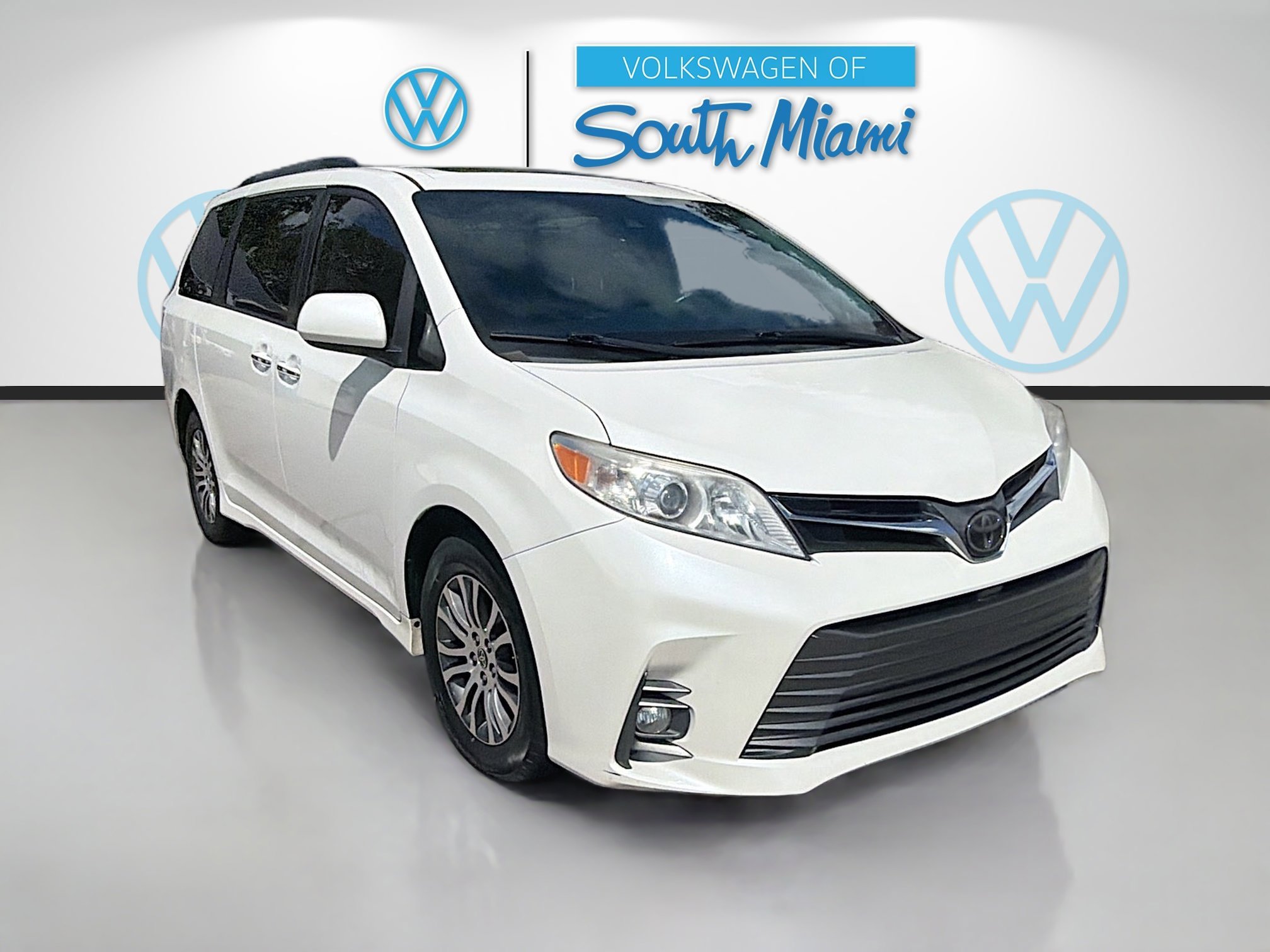 2020 Toyota Sienna XLE