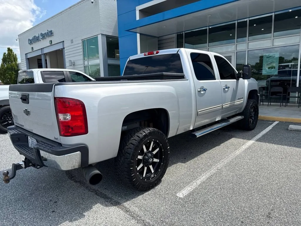 Used 2013 SILVER ICE METALLIC Chevrolet SRW LTZ image 3