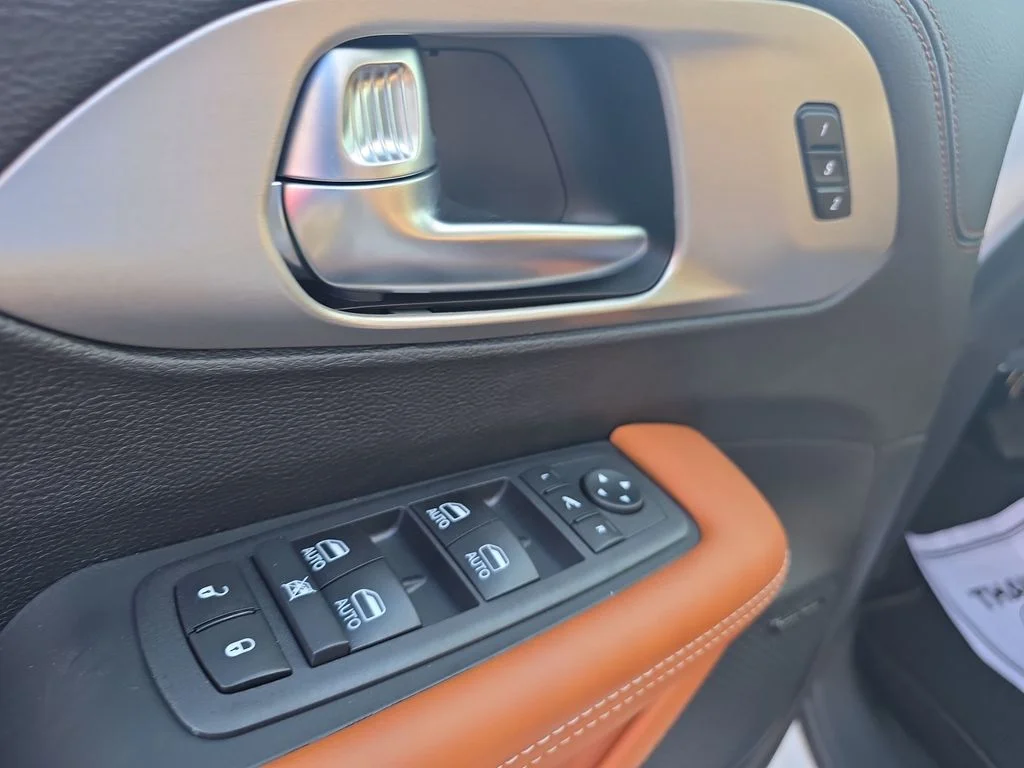 2026 Chrysler Pacifica Pinnacle - Photo 13