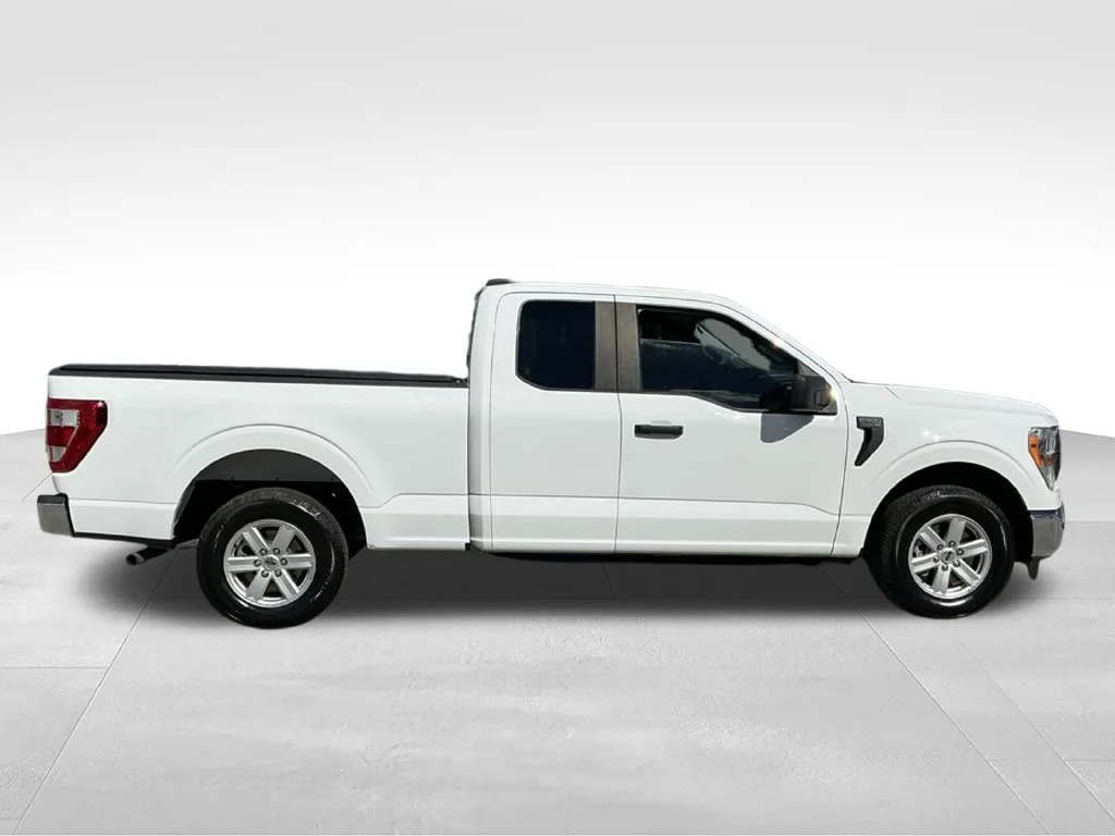 Used 2022 White Ford XL image 9