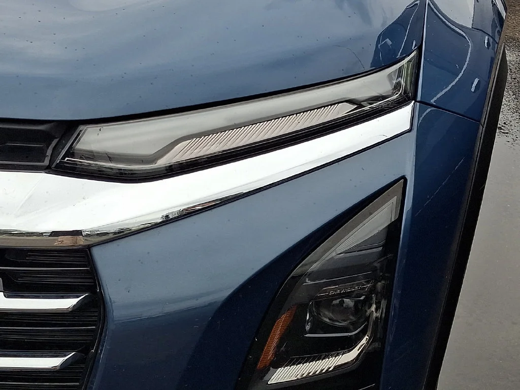 Used 2025 Lakeshore Blue Metallic Chevrolet LT image 5