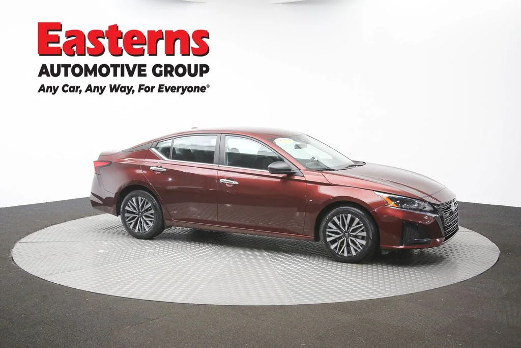 Used 2025 Red Nissan 2.5 SV image 43