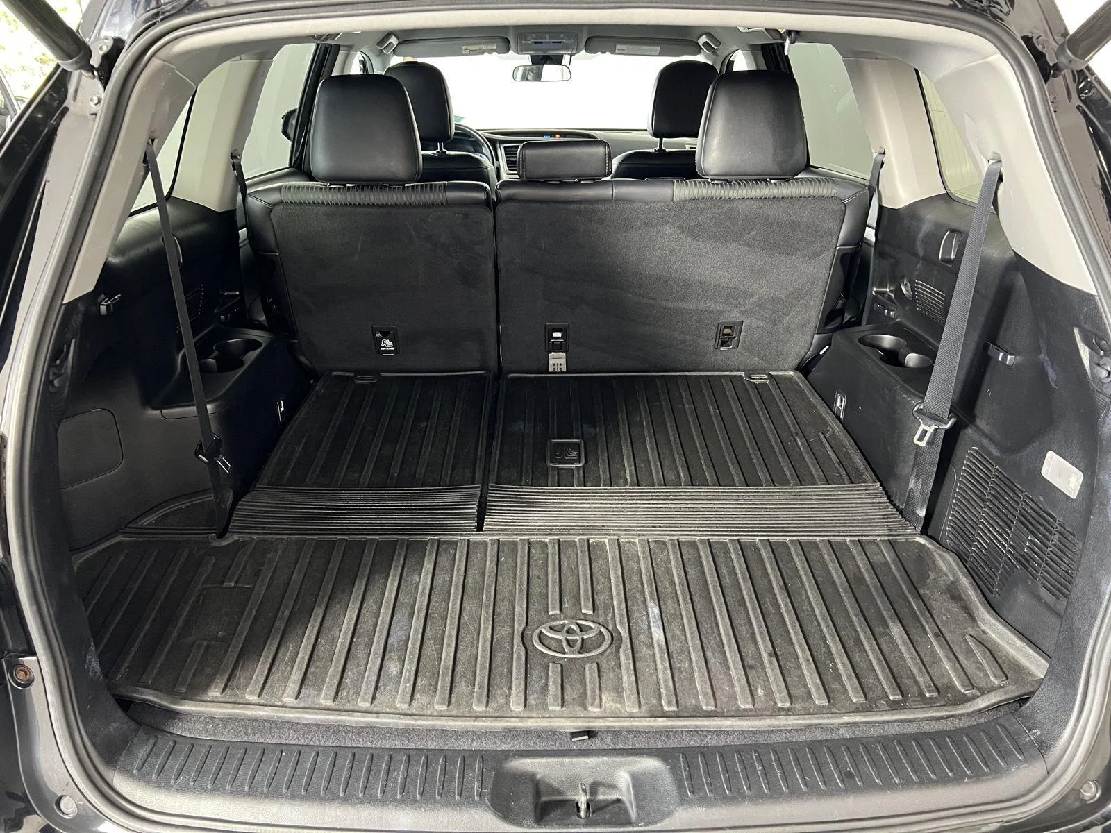 Used 2018 Bk Toyota LE image 21