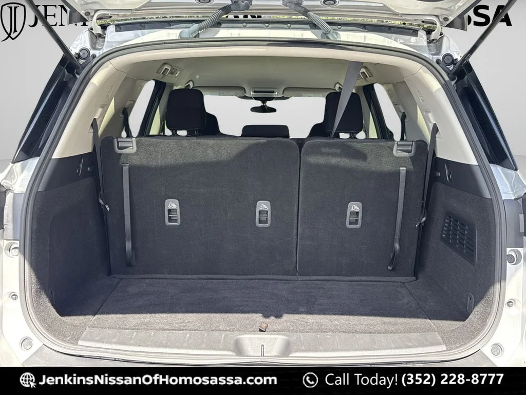 Used 2024 Silver Nissan S image 21