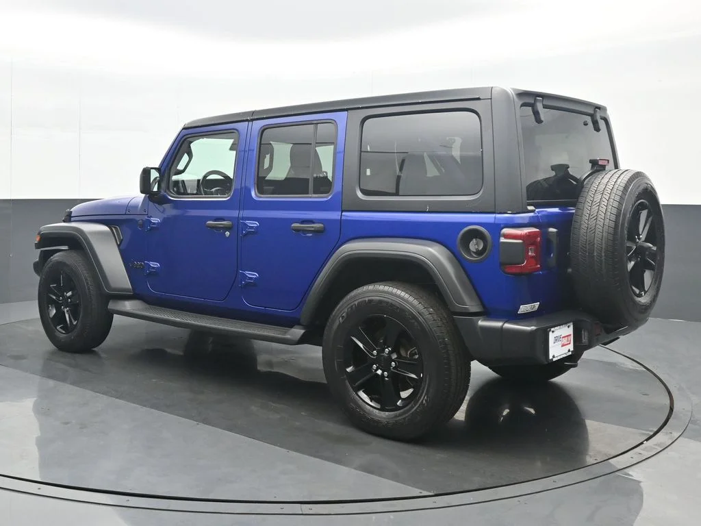Used 2020 Blue Jeep Unlimited Sport Altitude image 4
