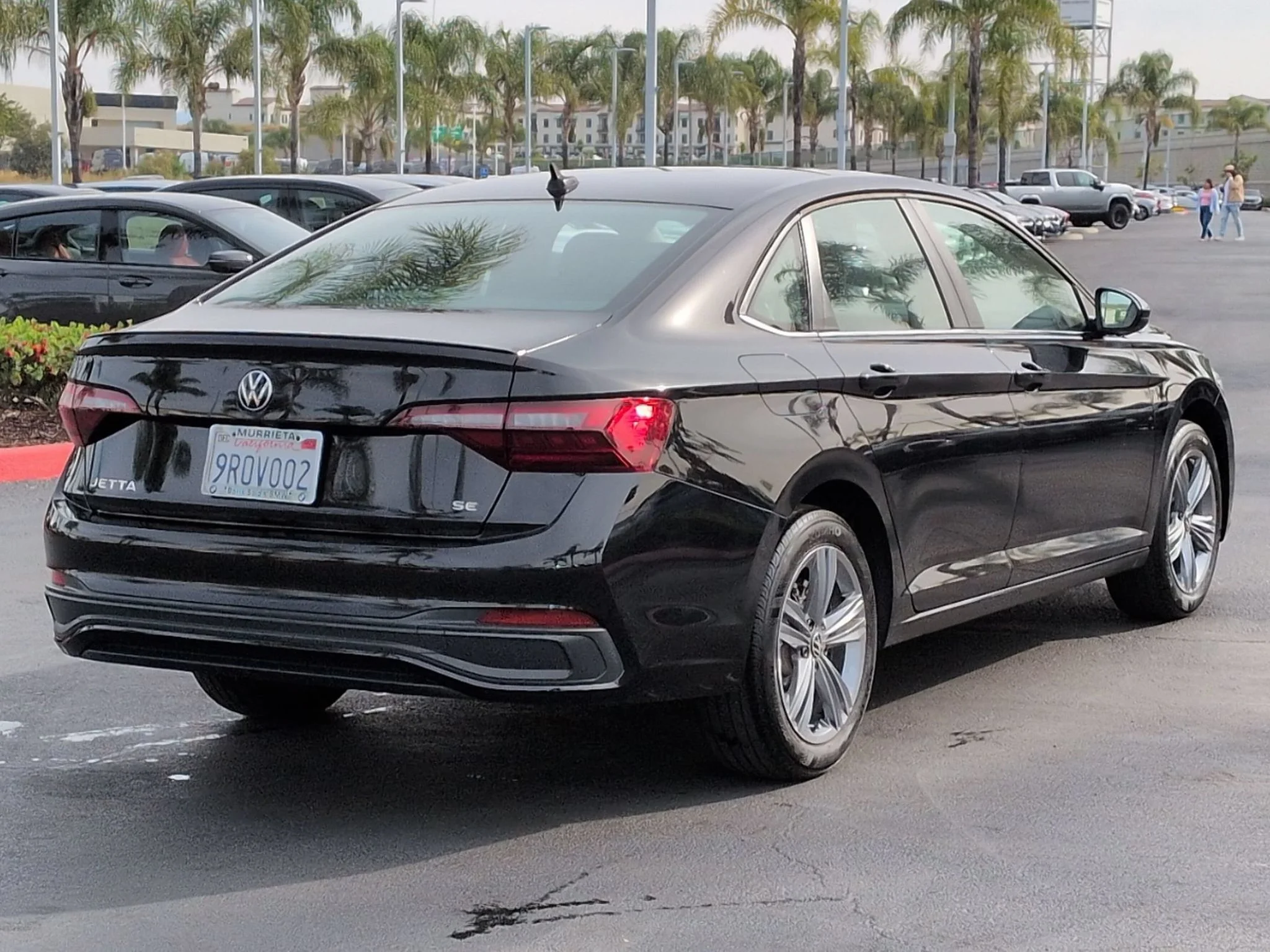 Used 2024 Deep Black Pearl Volkswagen SE w/Sunroof image 8