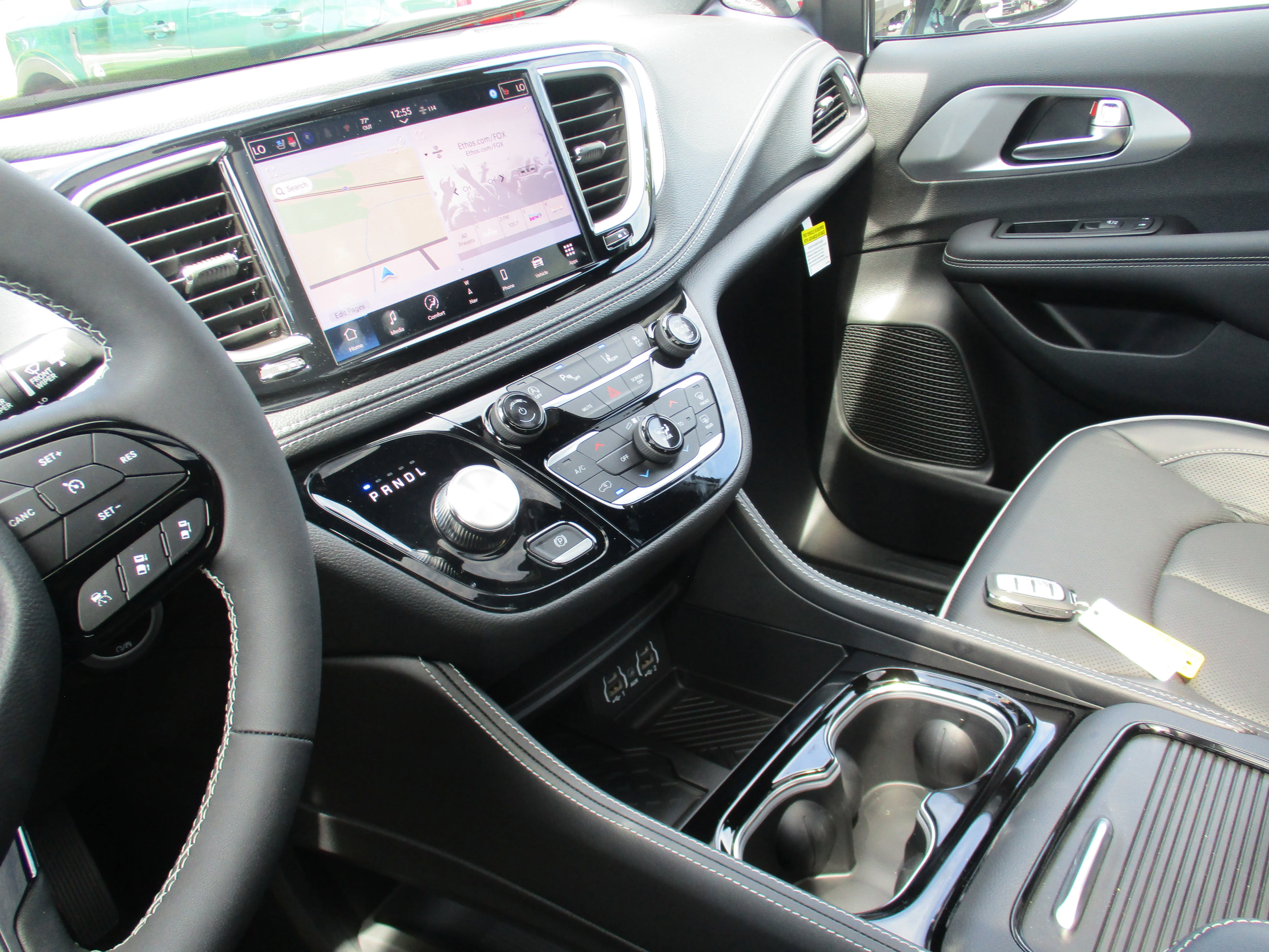 2025 Chrysler Pacifica Limited - Photo 29