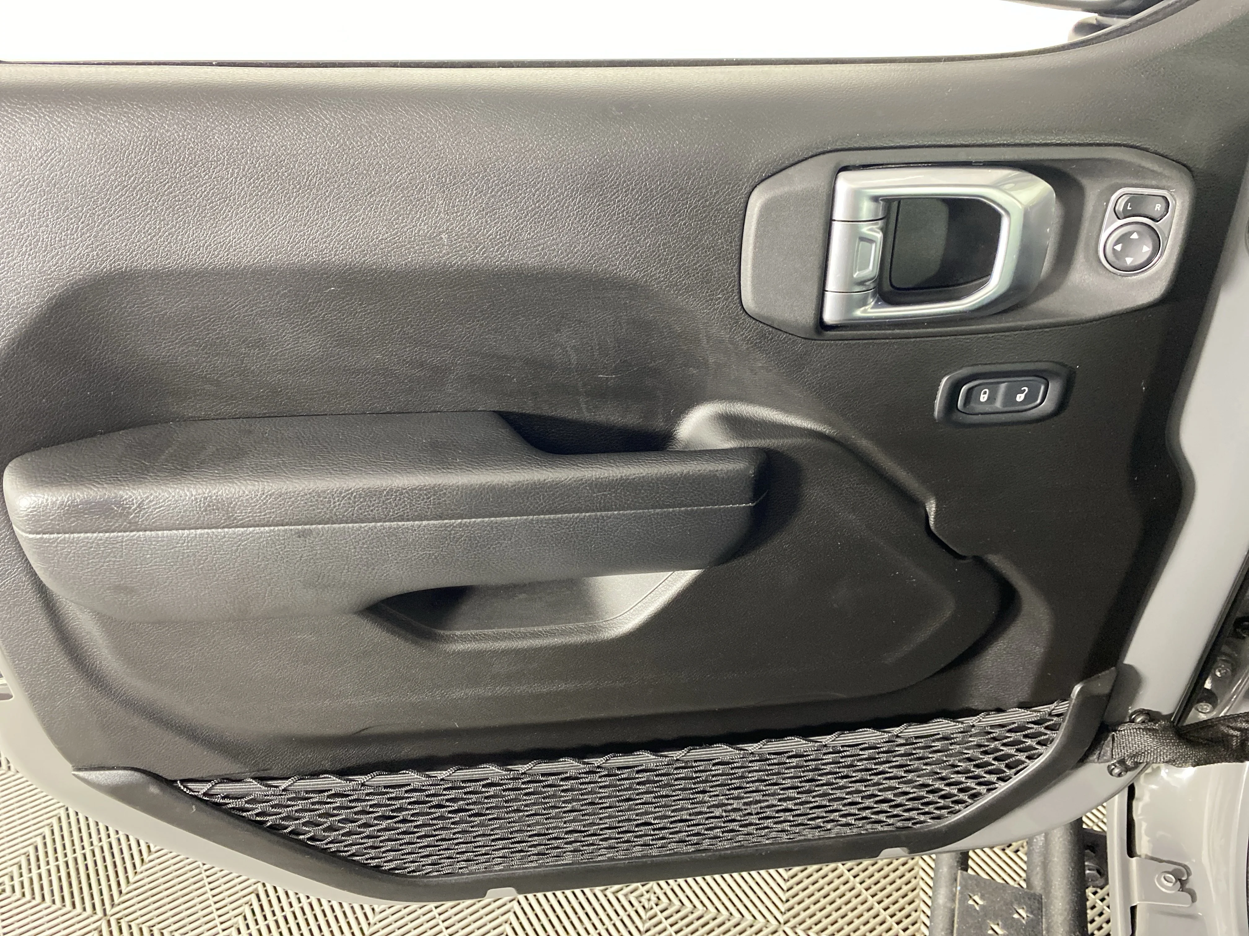 Used 2022 Sting-Gray Clearcoat Jeep  image 14