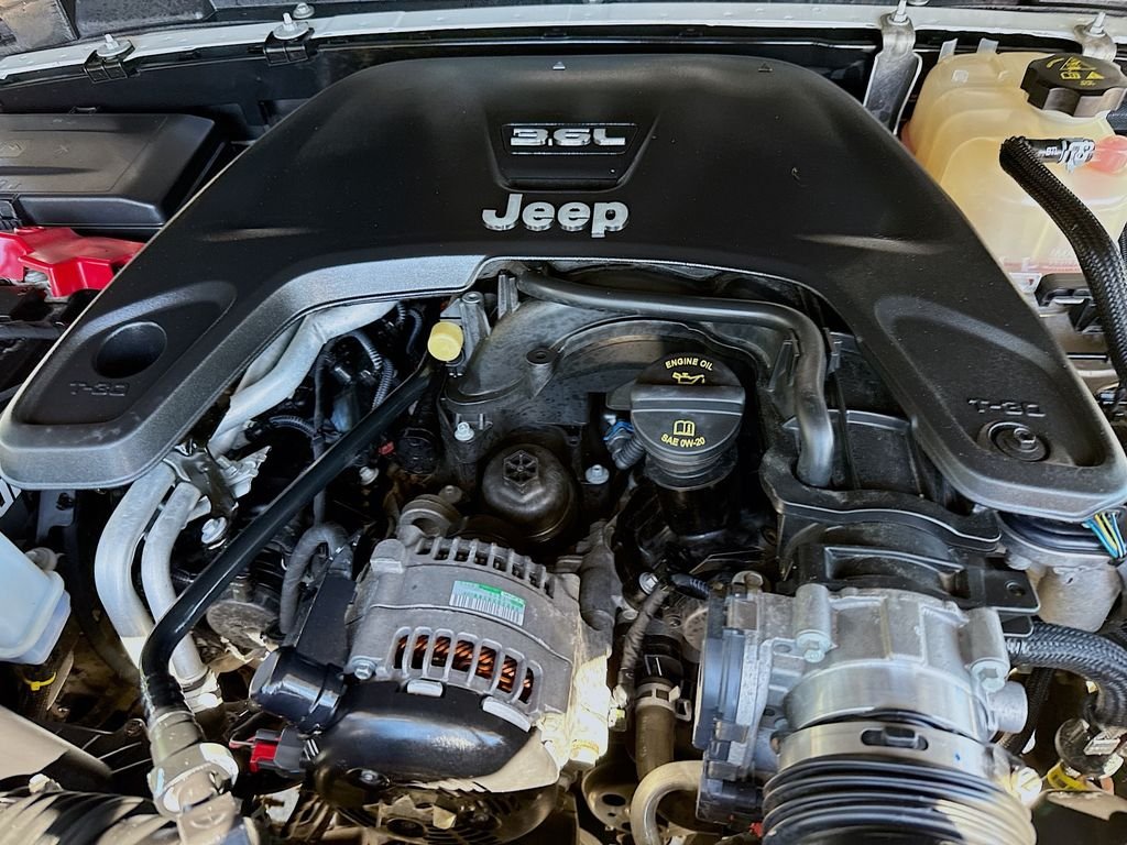 Used 2019 Bright White Clearcoat Jeep Sport S image 28