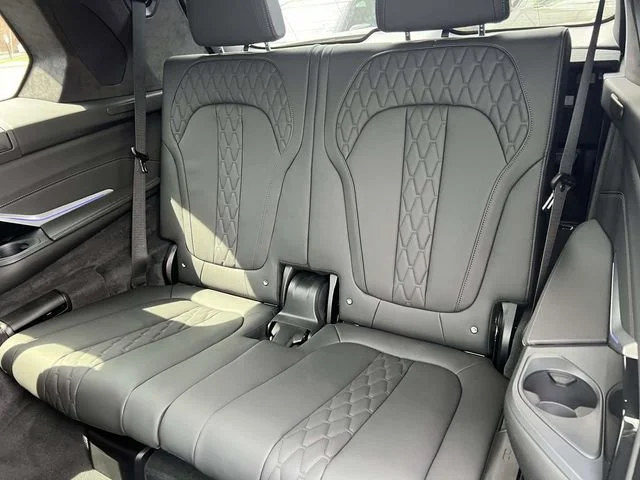 Used 2024 Black BMW xDrive40i image 15